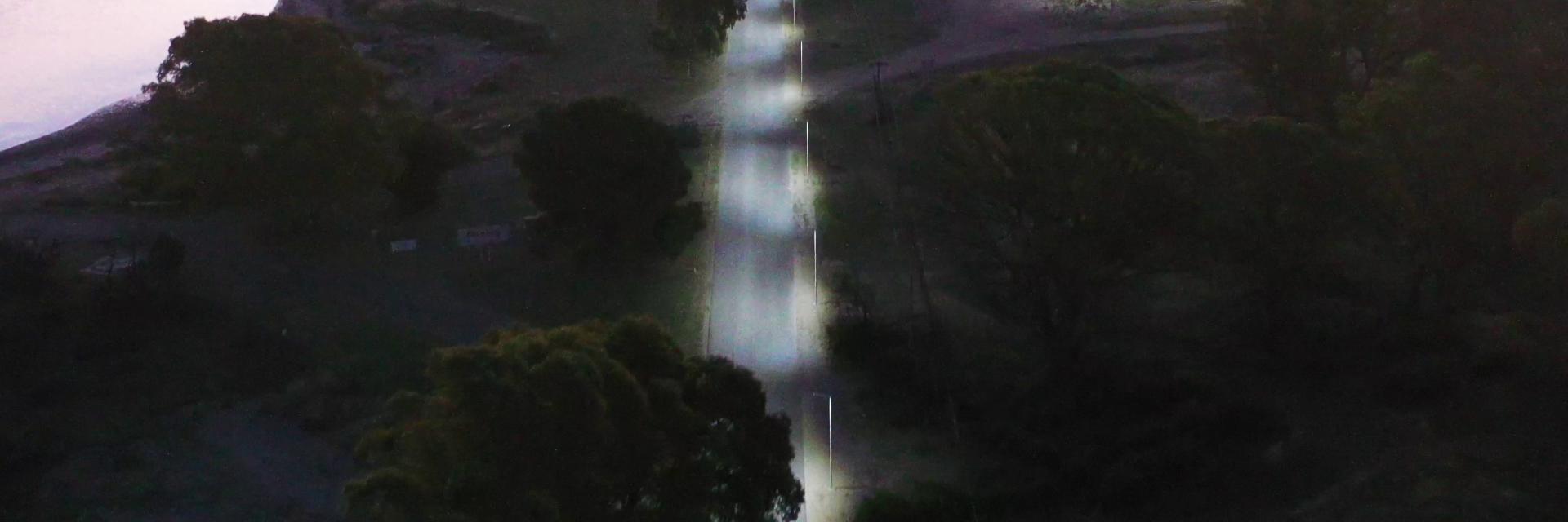 Segunda etapa iluminación camino acceso a Puerto Rosales. 